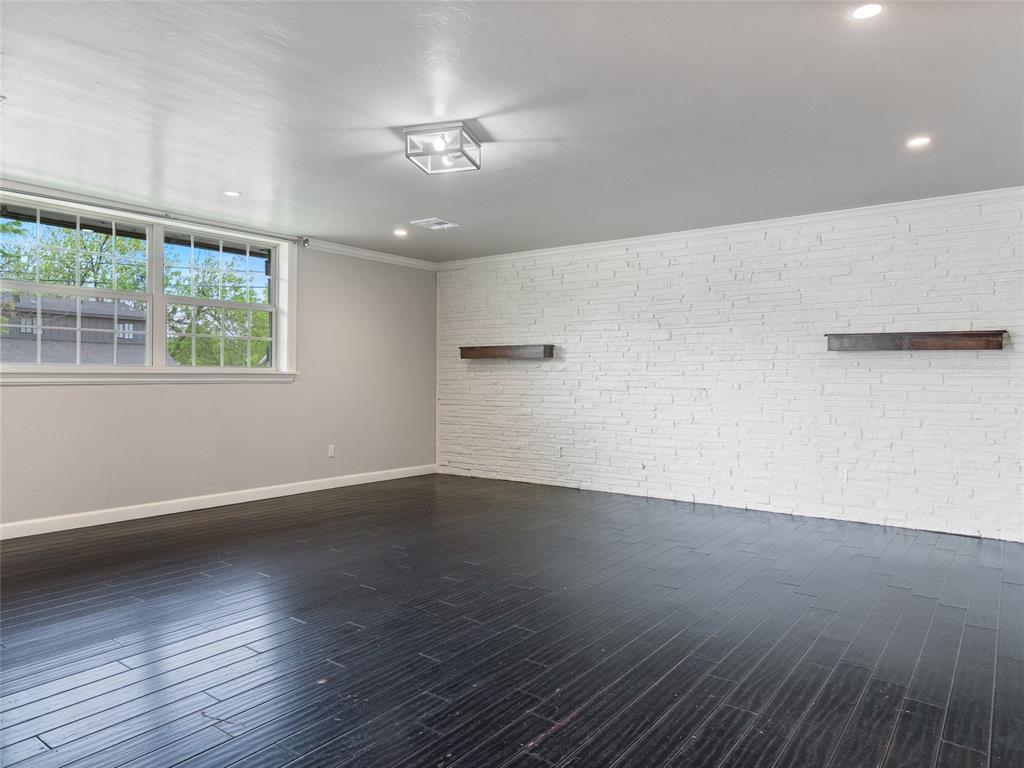 1835 Drakestone Avenue