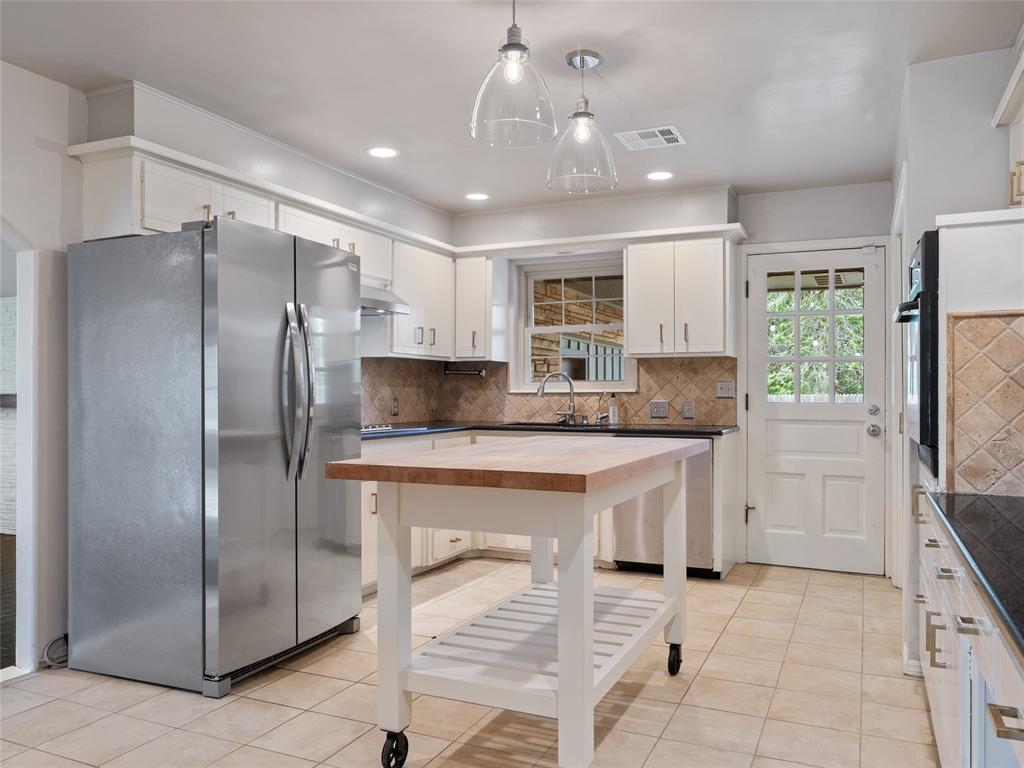 1835 Drakestone Avenue