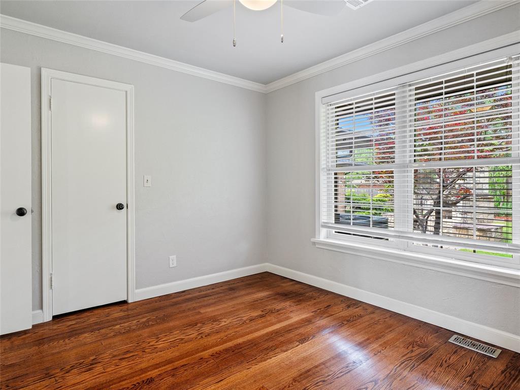 1835 Drakestone Avenue