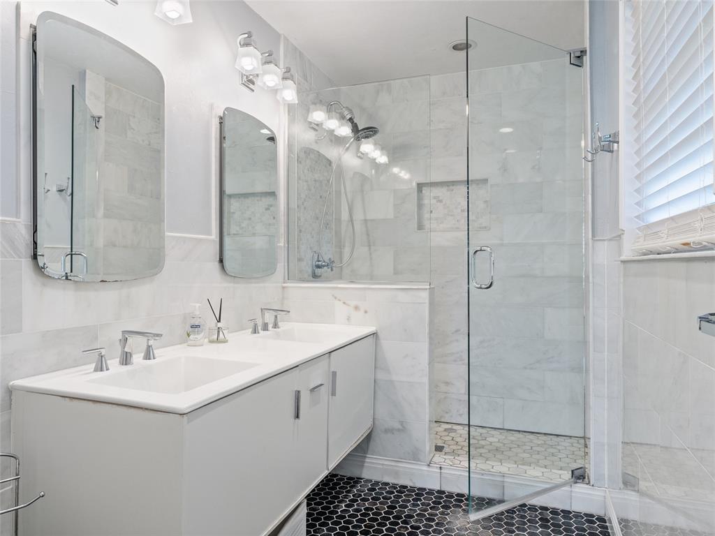 1835 Drakestone Avenue