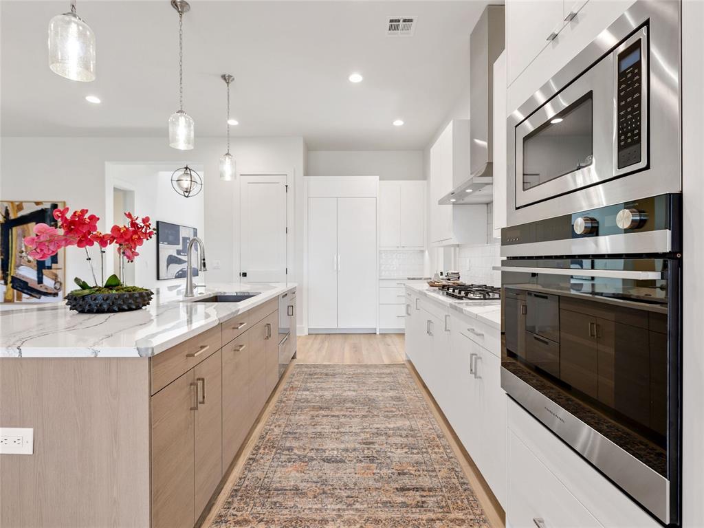 810 NW 72nd Street