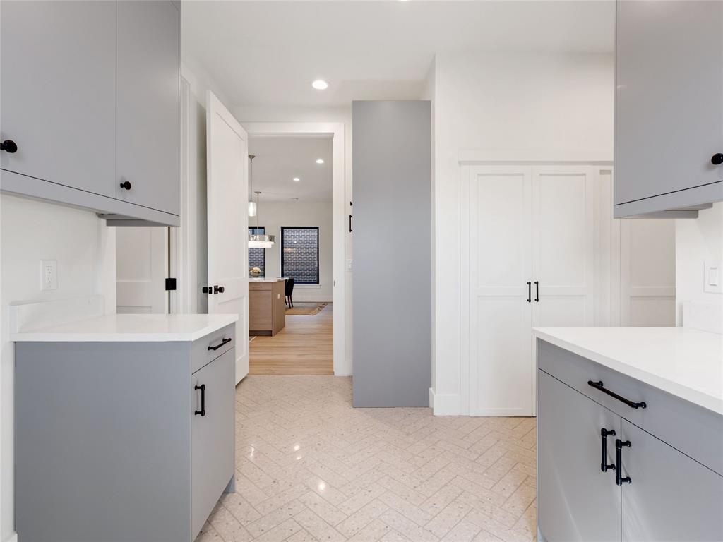 810 NW 72nd Street