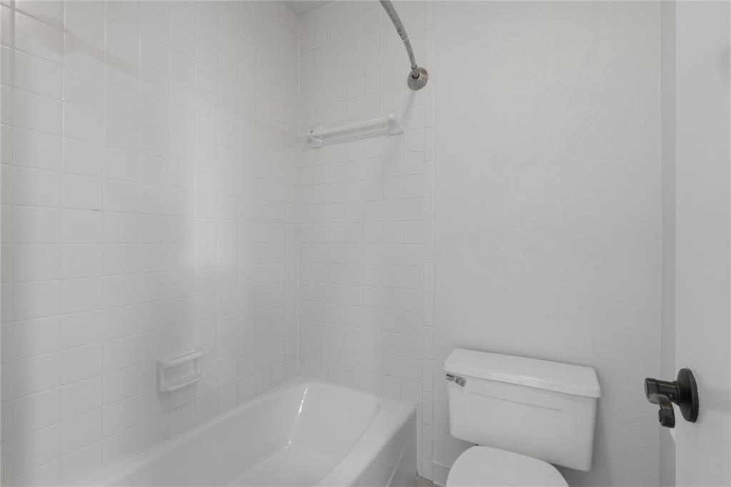 6208 Waterford Boulevard Unit: 106
