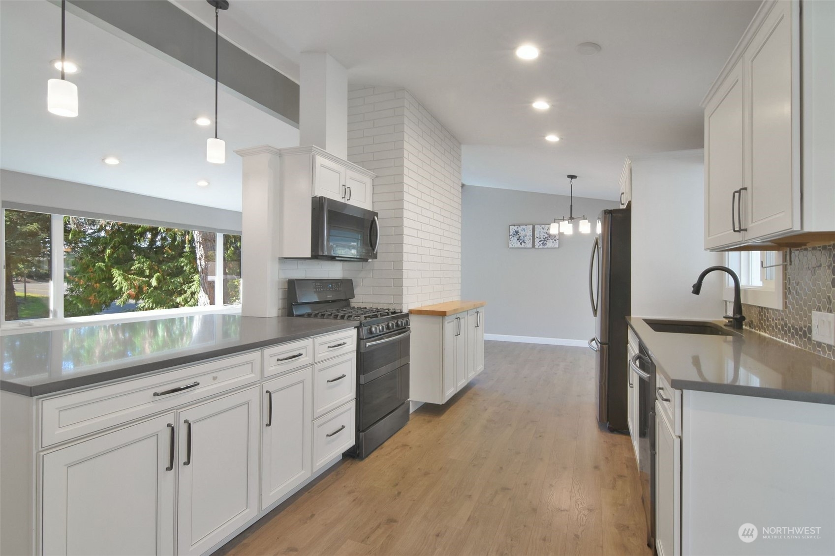 1604 E Horizon Drive