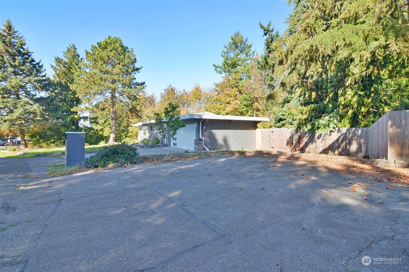 1604 E Horizon Drive