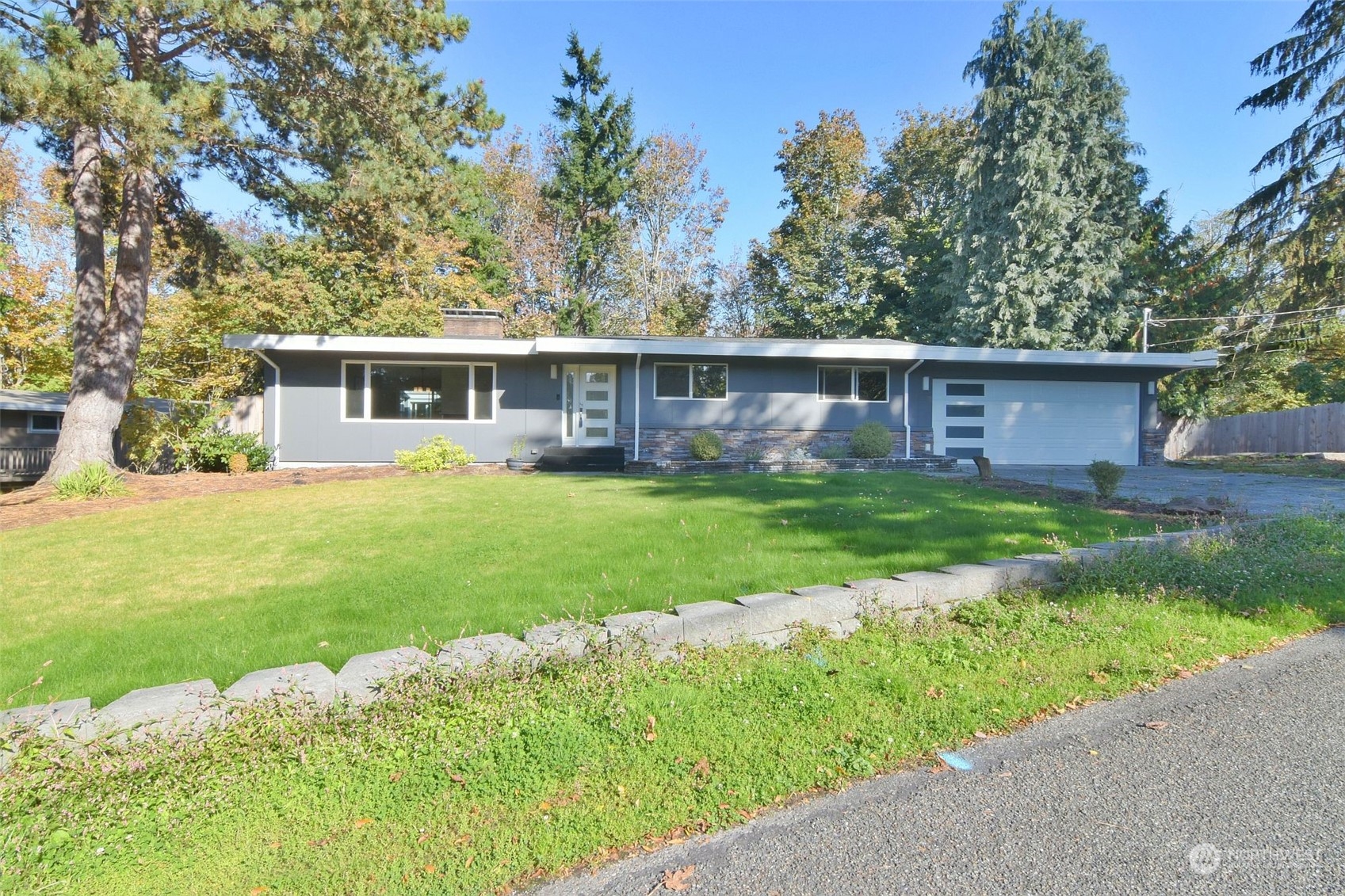 1604 E Horizon Drive