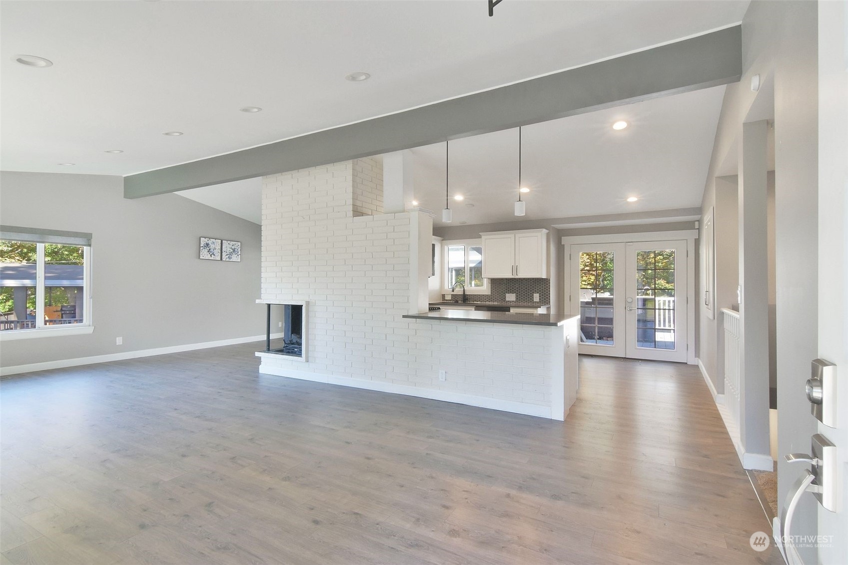 1604 E Horizon Drive