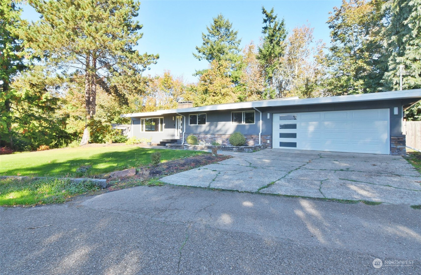 1604 E Horizon Drive