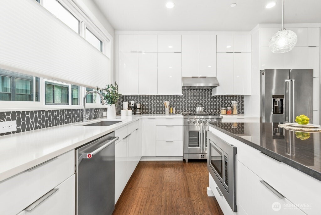 9620 Main Street Unit: B