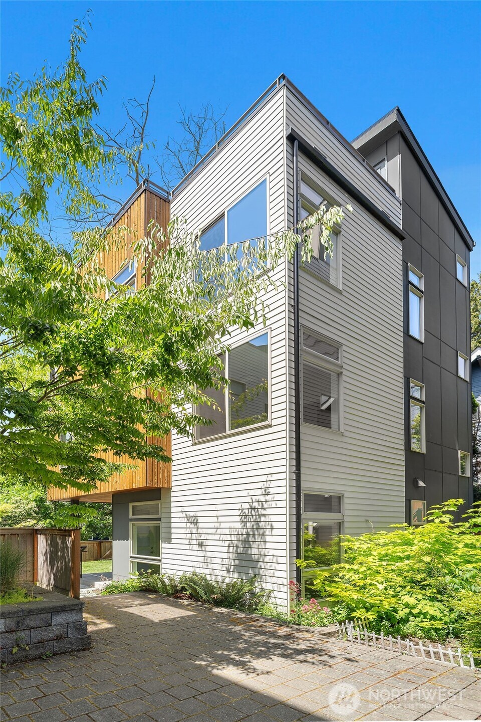 3252 14th Avenue W