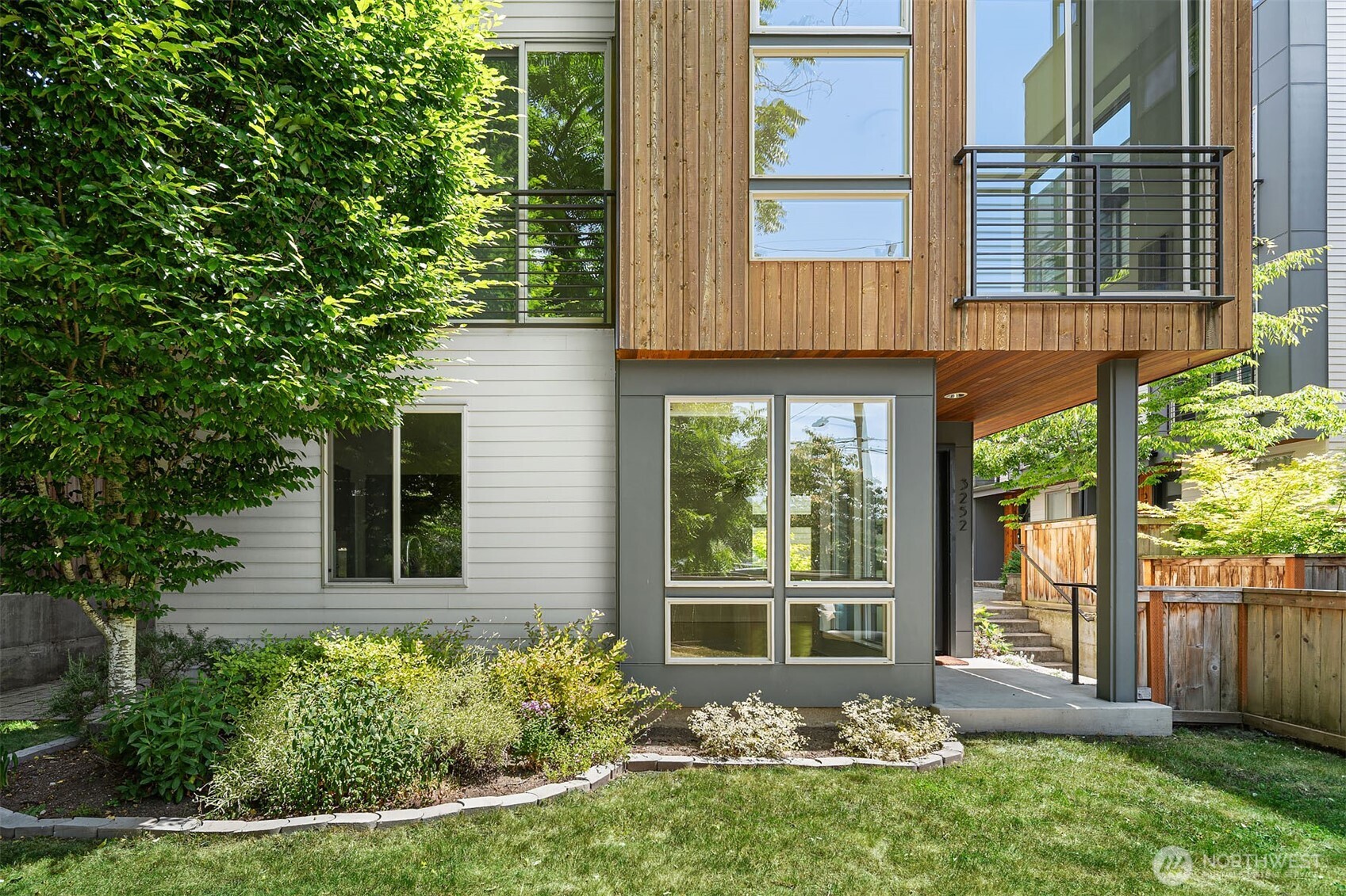 3252 14th Avenue W