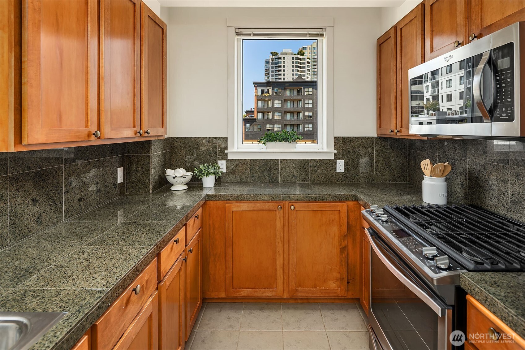 2607 Western Avenue Unit: 511