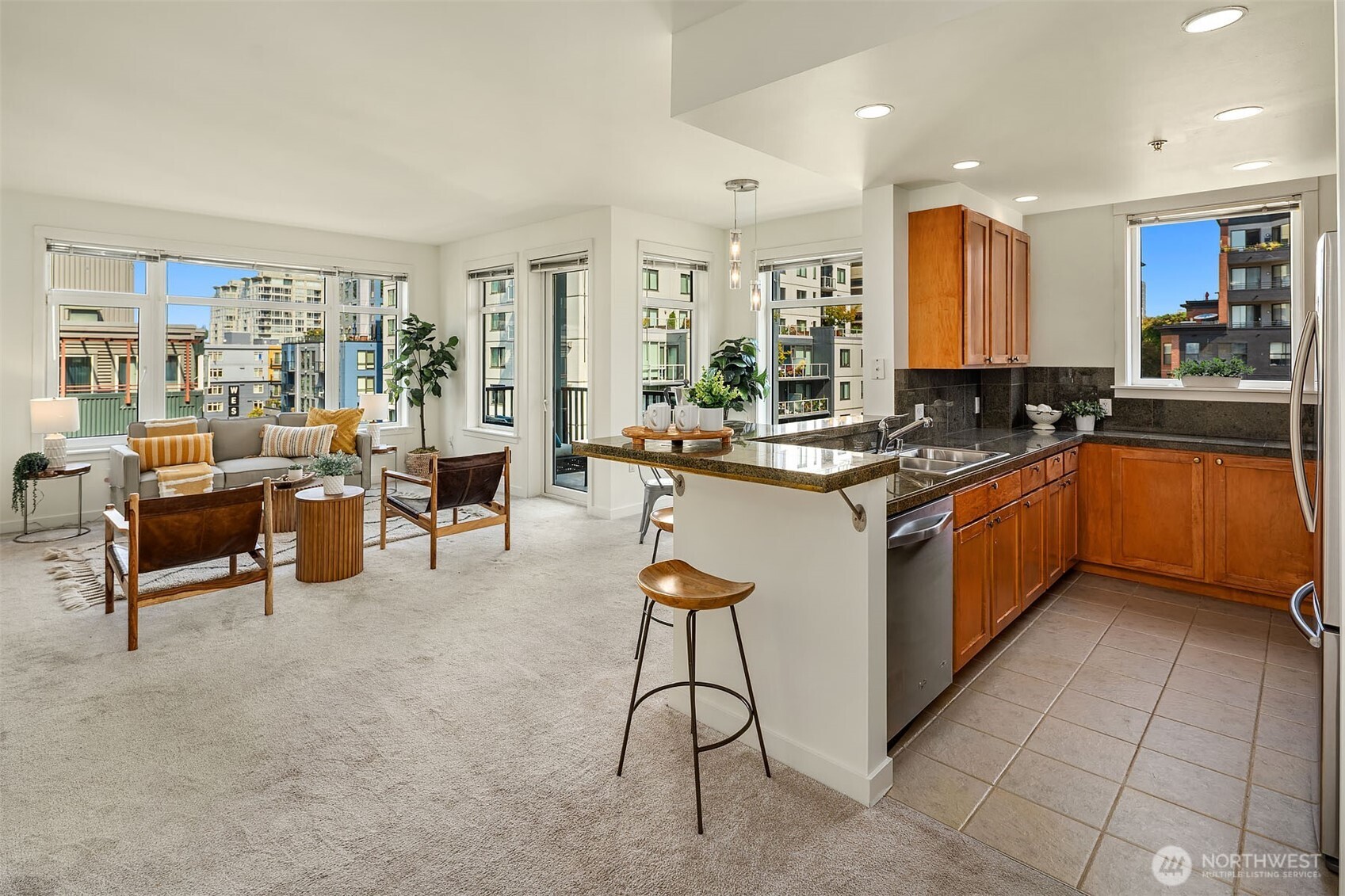 2607 Western Avenue Unit: 511