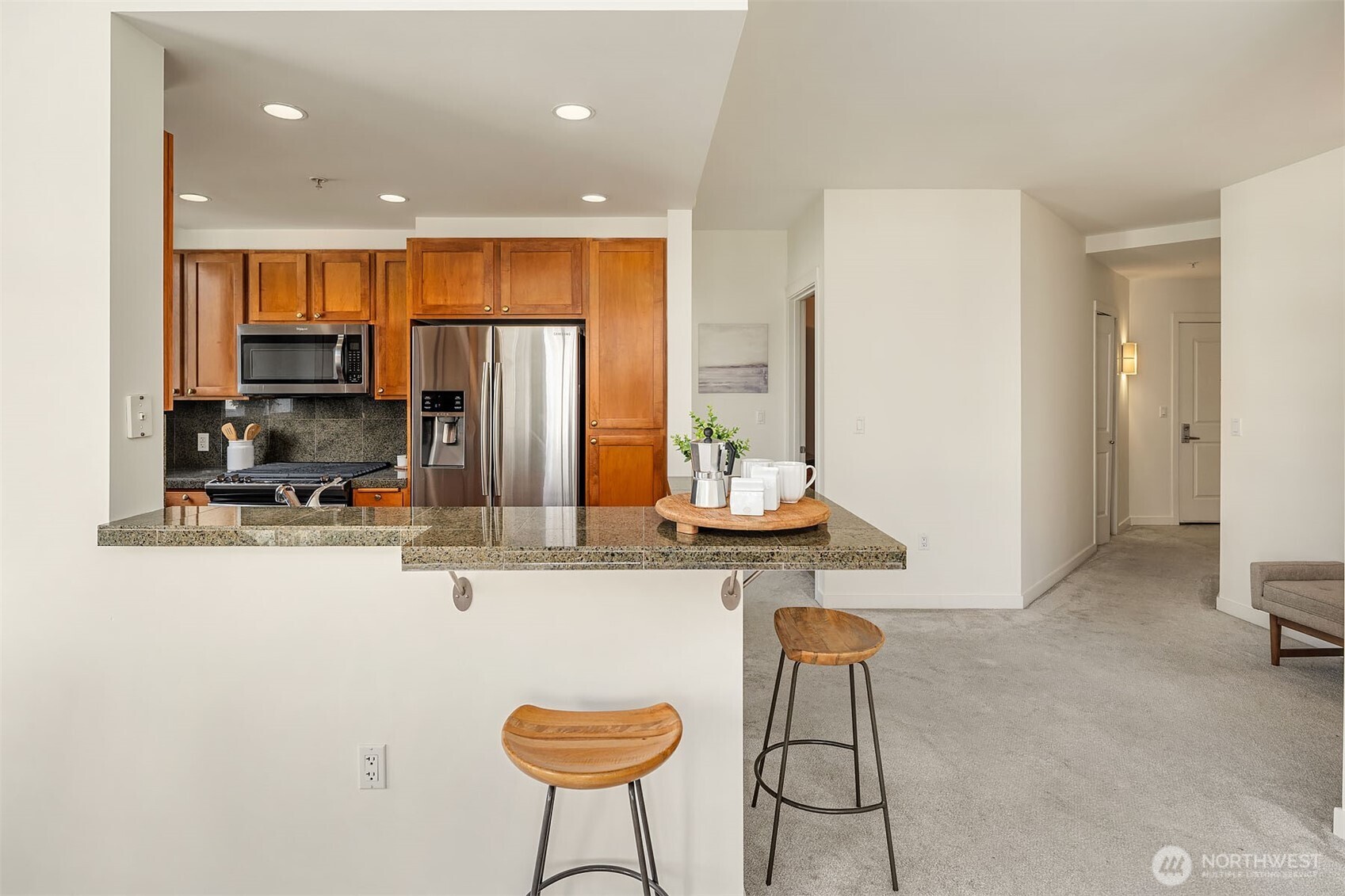 2607 Western Avenue Unit: 511