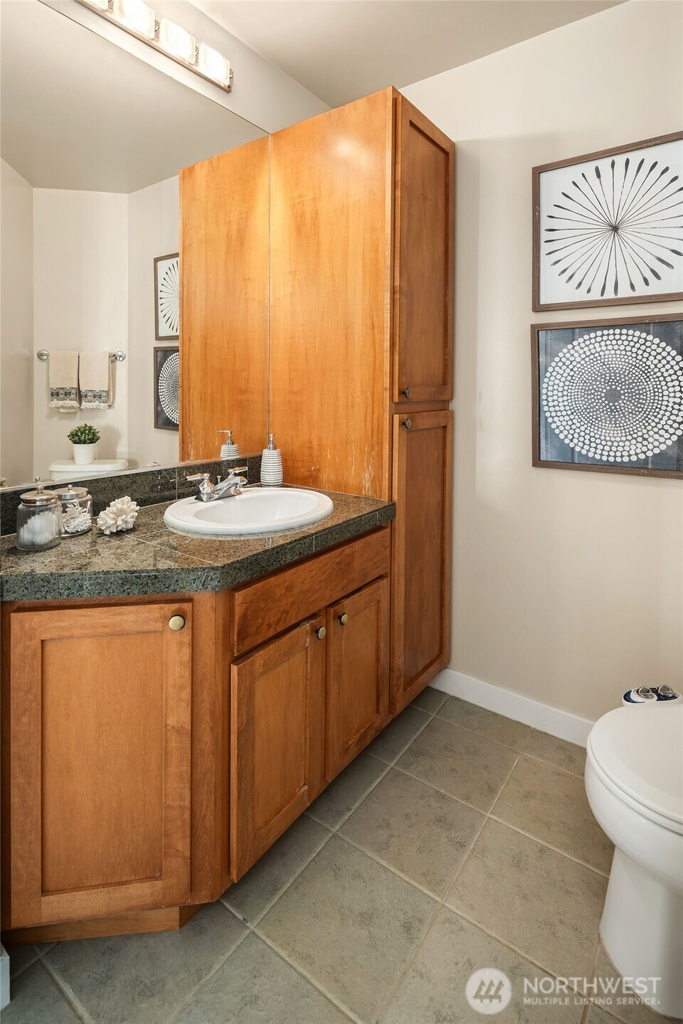 2607 Western Avenue Unit: 511