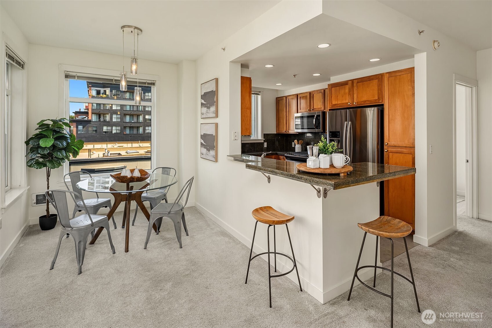 2607 Western Avenue Unit: 511