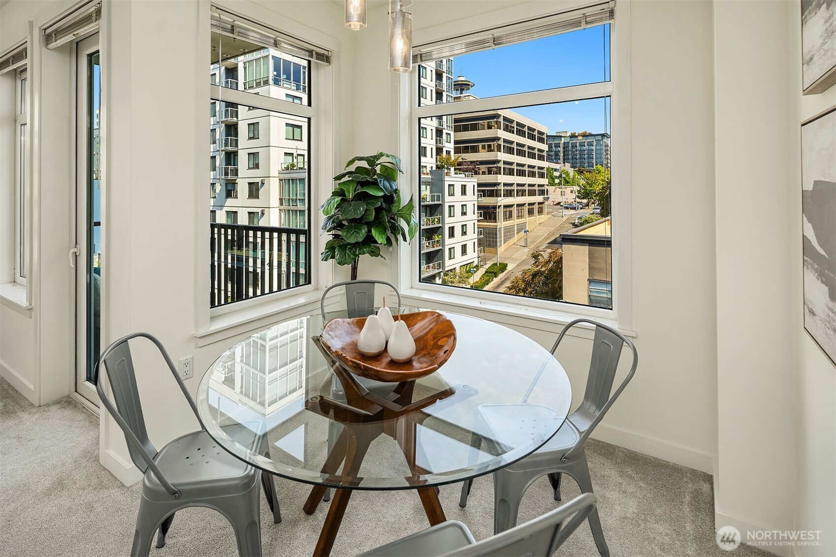 2607 Western Avenue Unit: 511