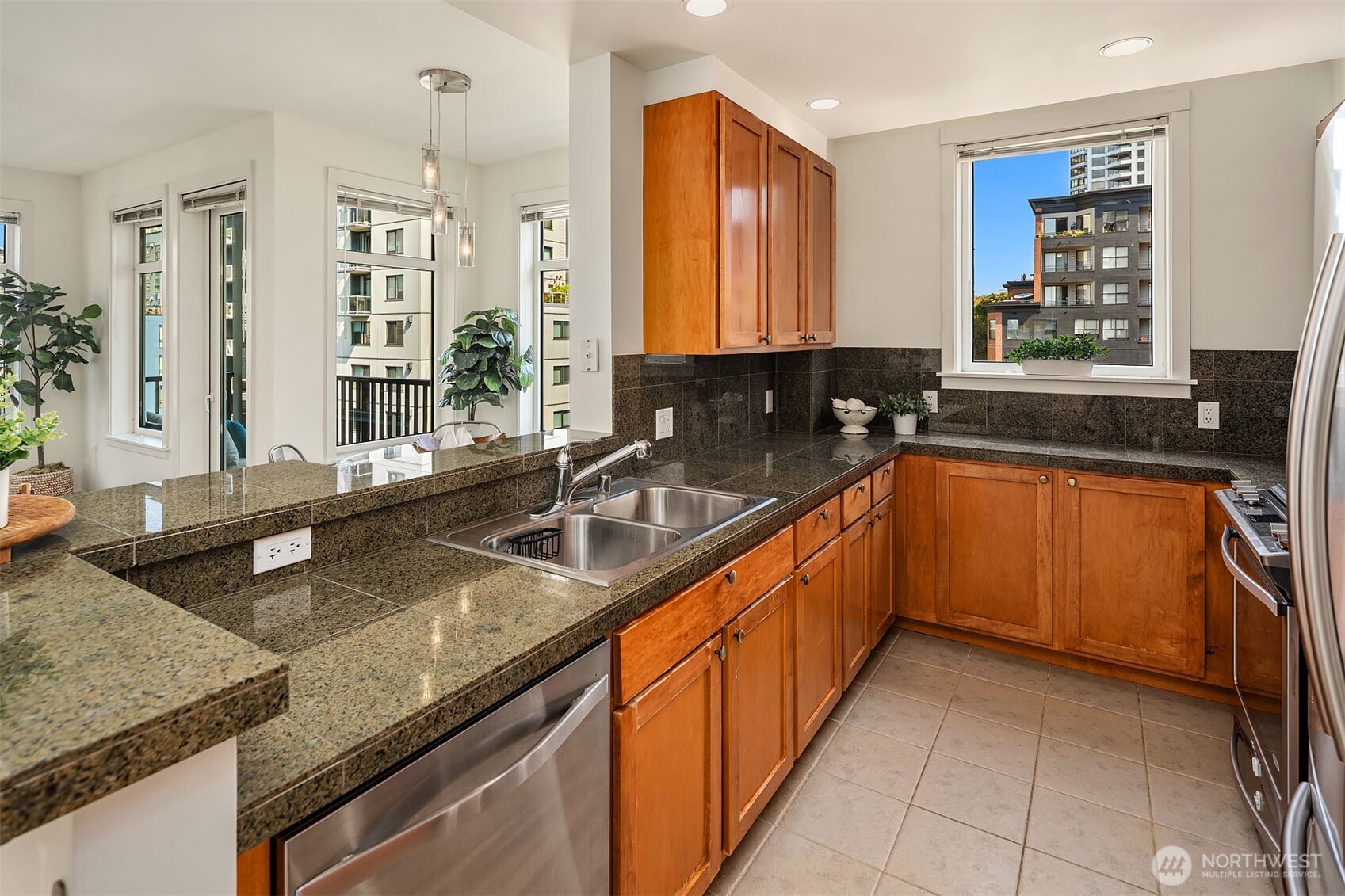 2607 Western Avenue Unit: 511