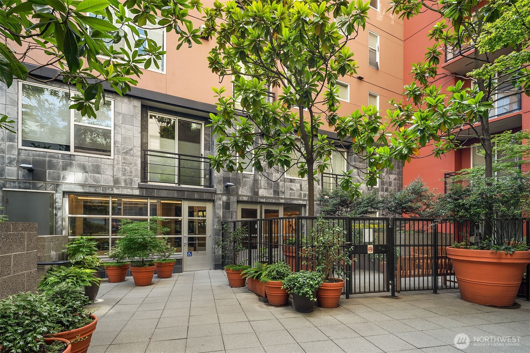 2607 Western Avenue Unit: 511