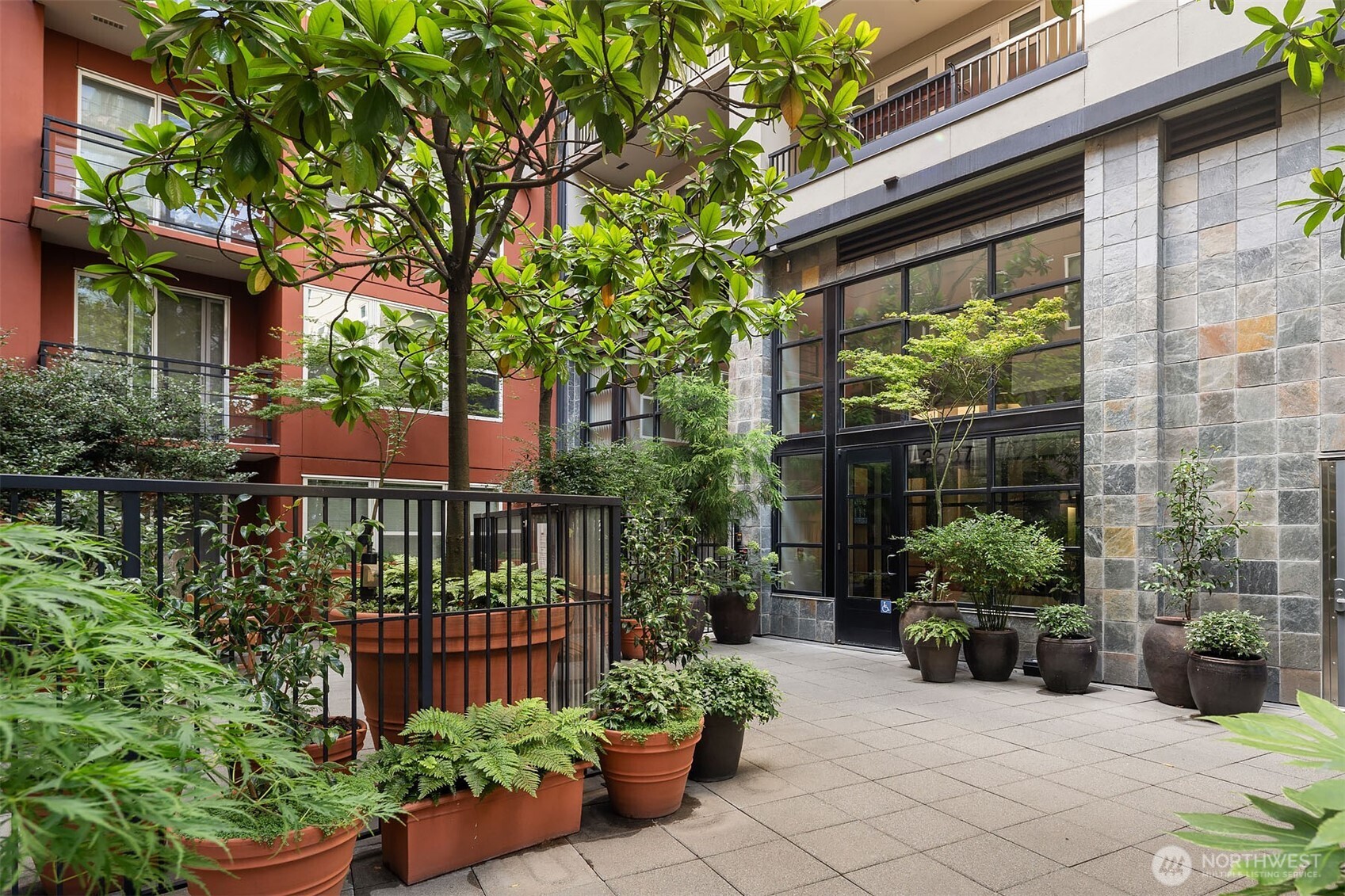 2607 Western Avenue Unit: 511