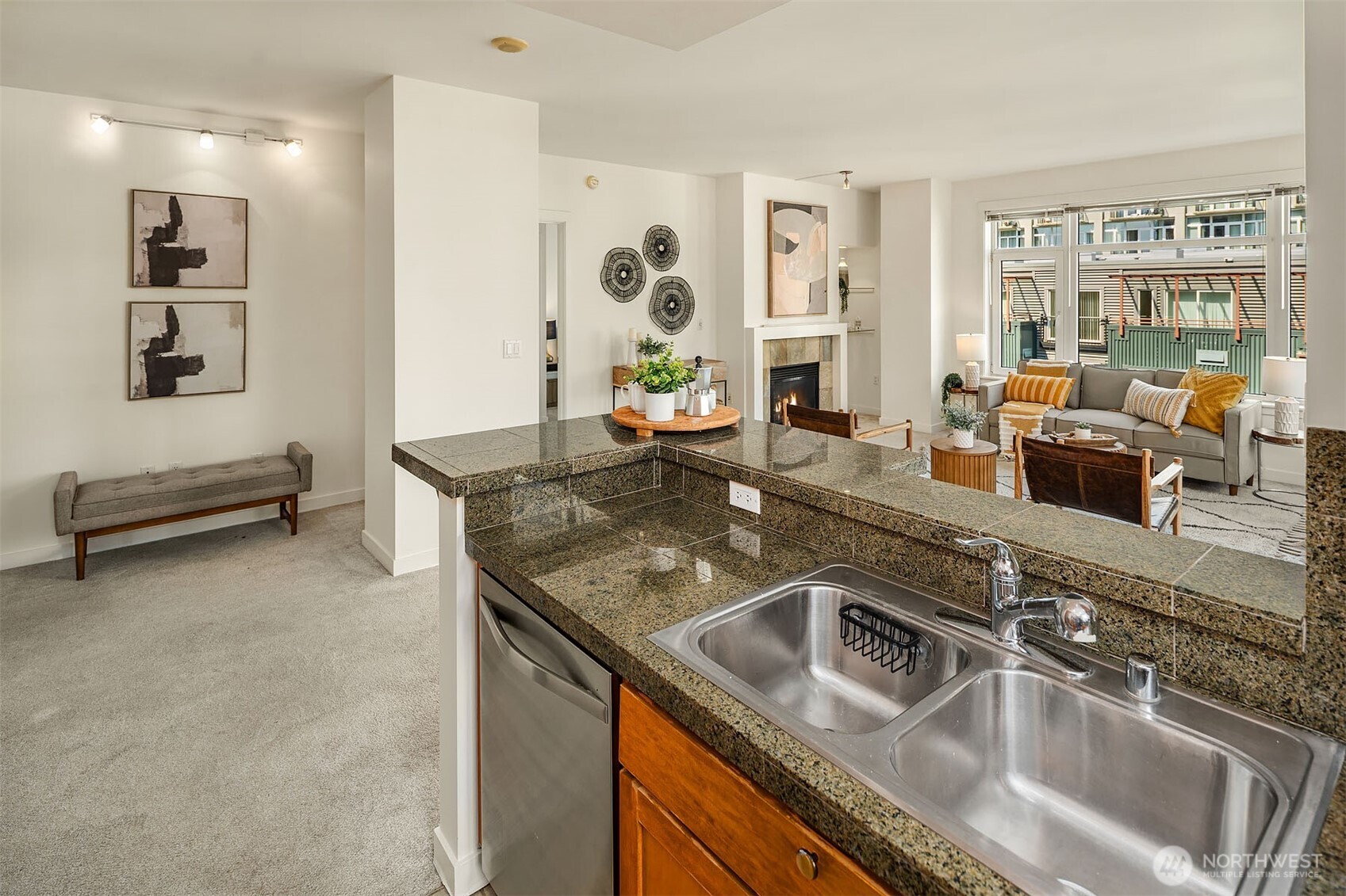 2607 Western Avenue Unit: 511