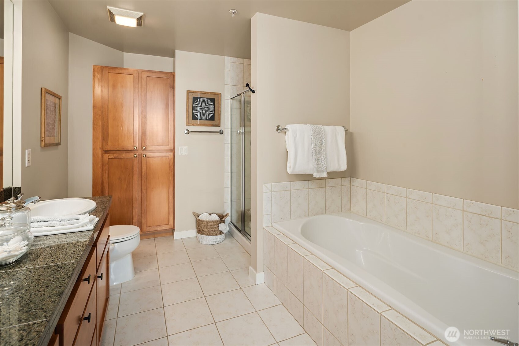 2607 Western Avenue Unit: 511