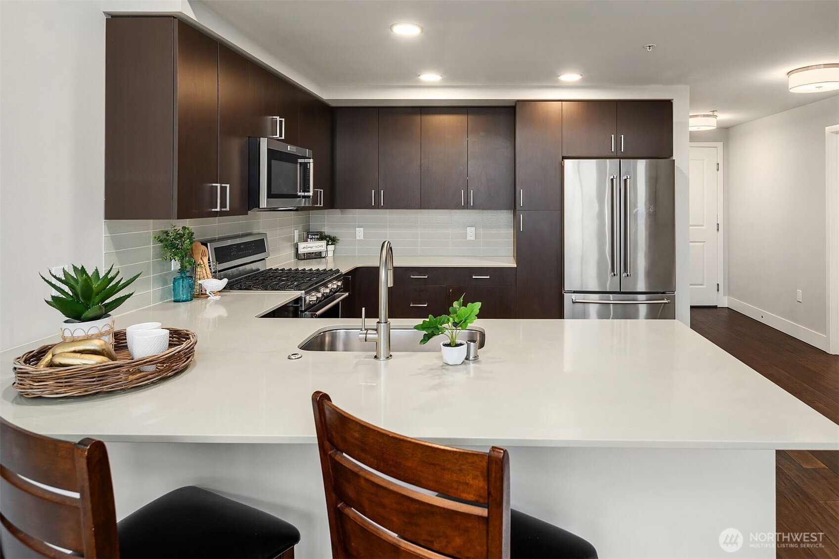 50 Pine Street Unit: 404