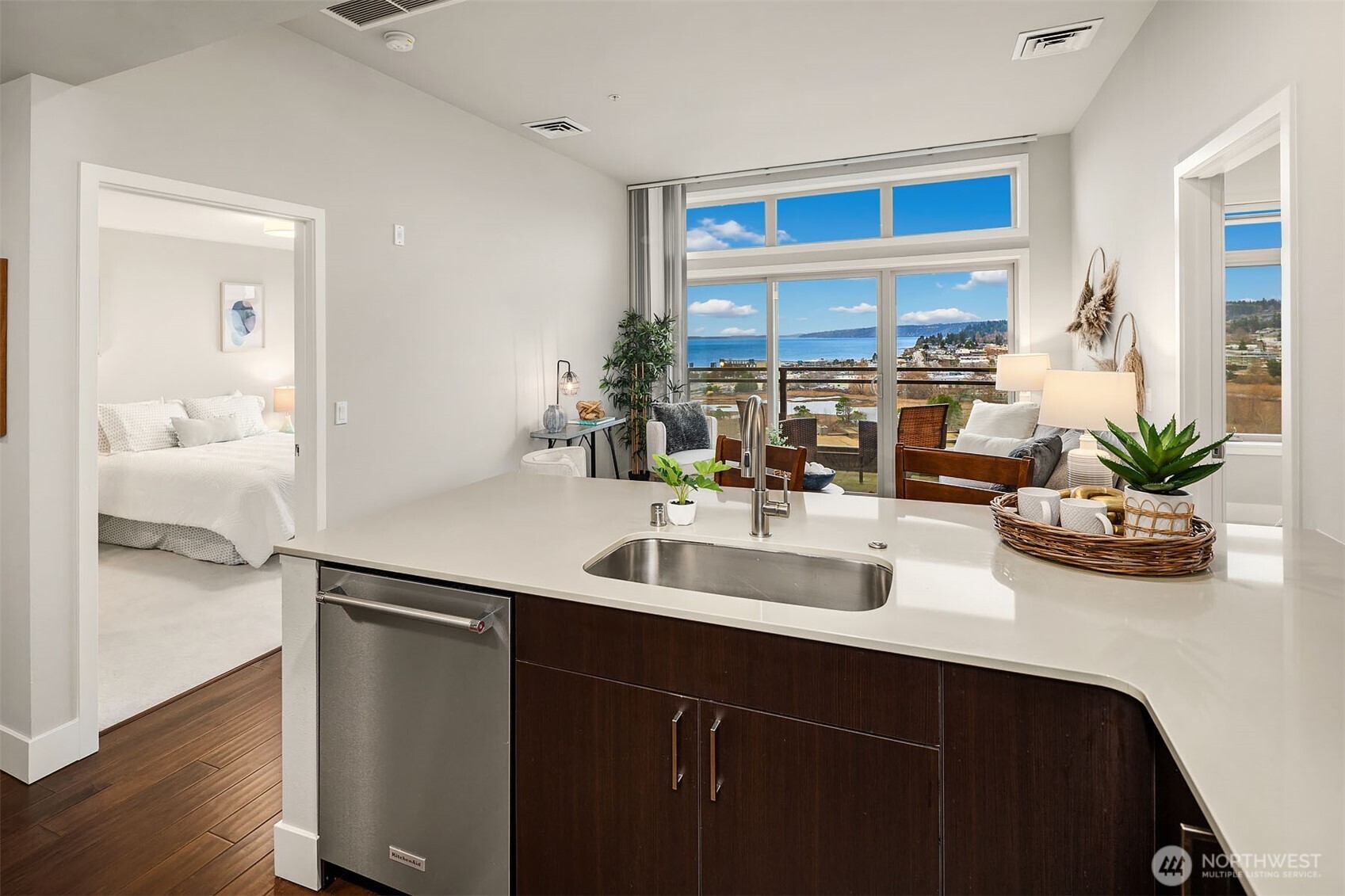 50 Pine Street Unit: 404