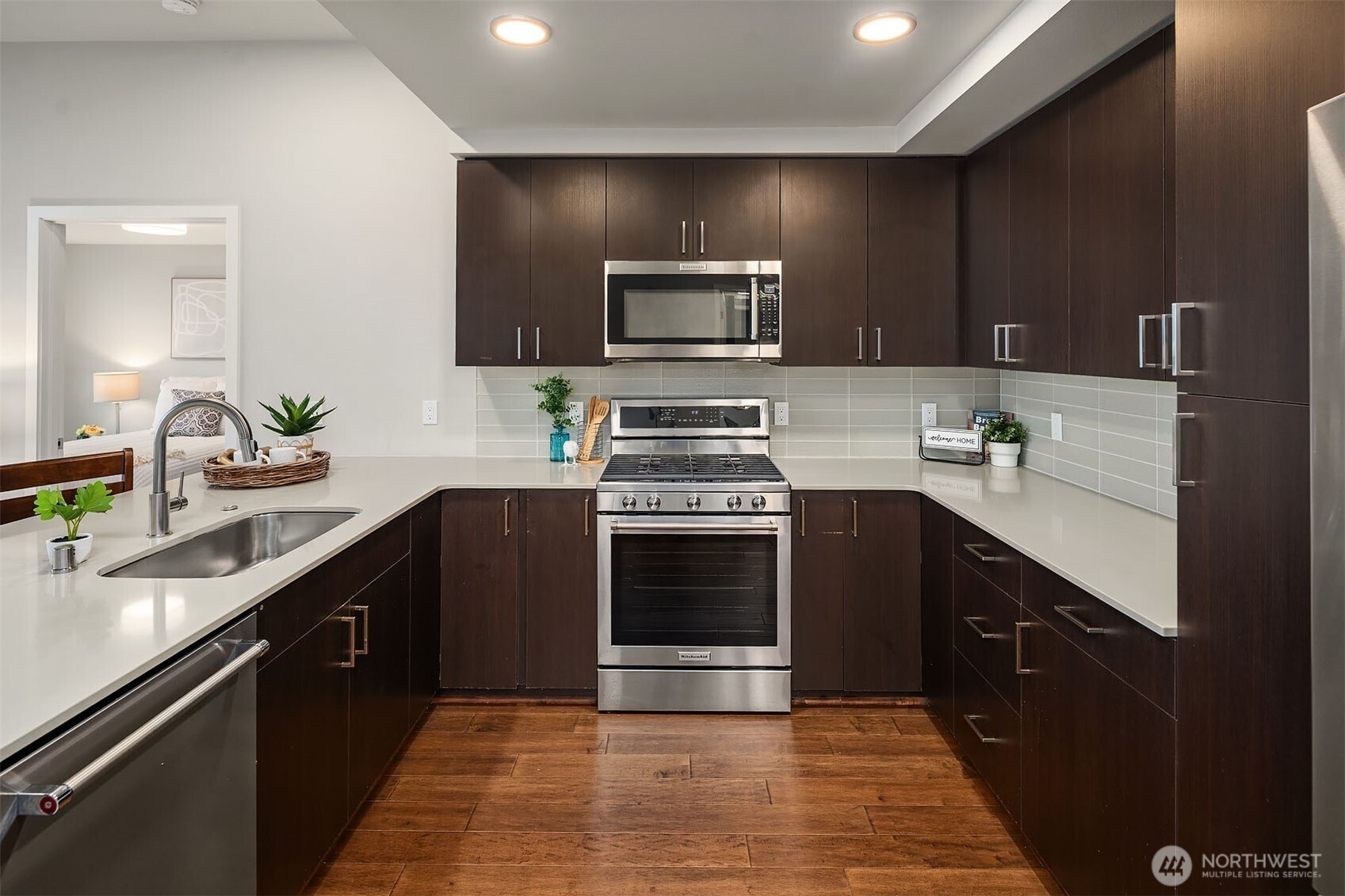 50 Pine Street Unit: 404