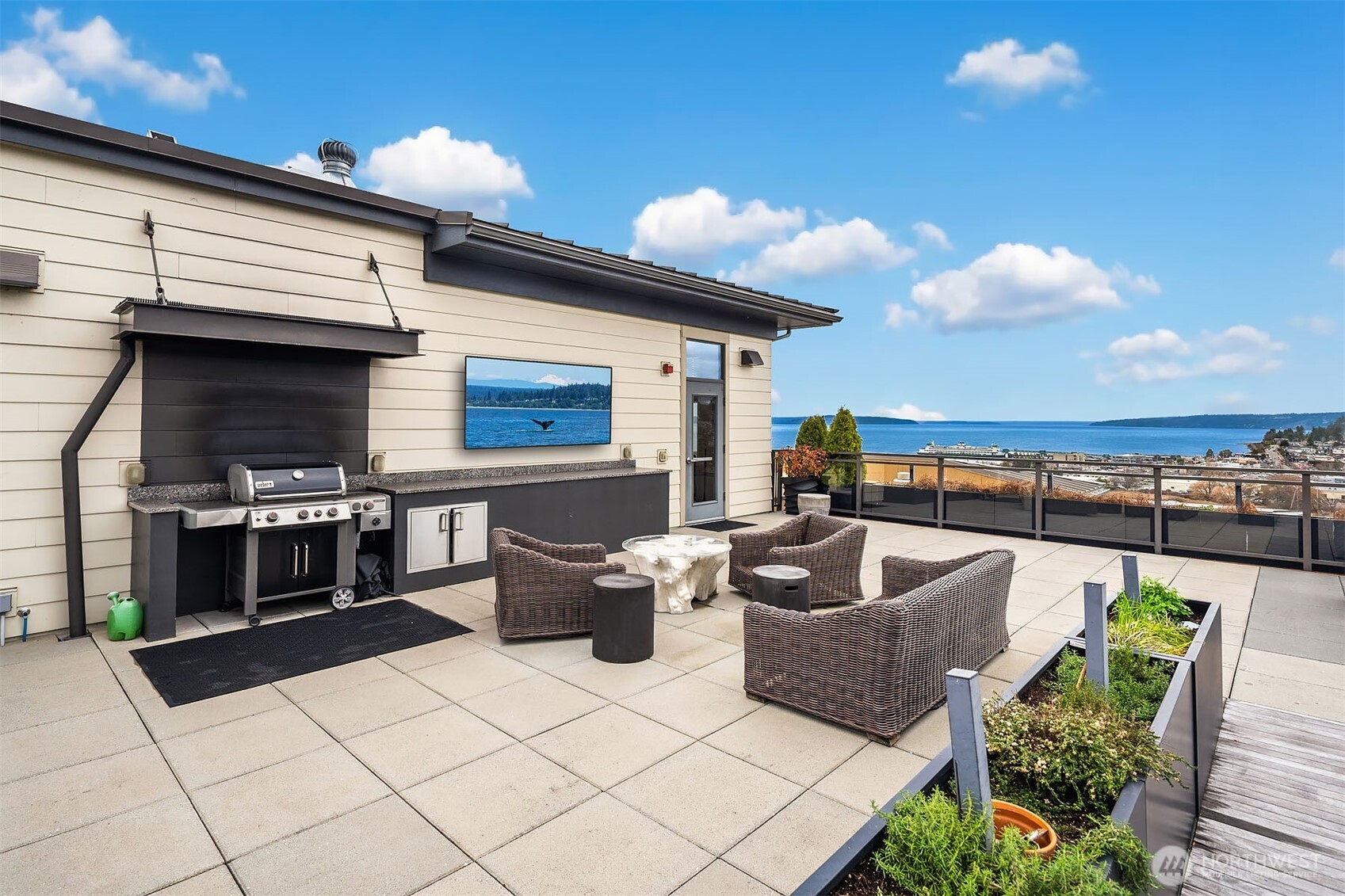 50 Pine Street Unit: 404