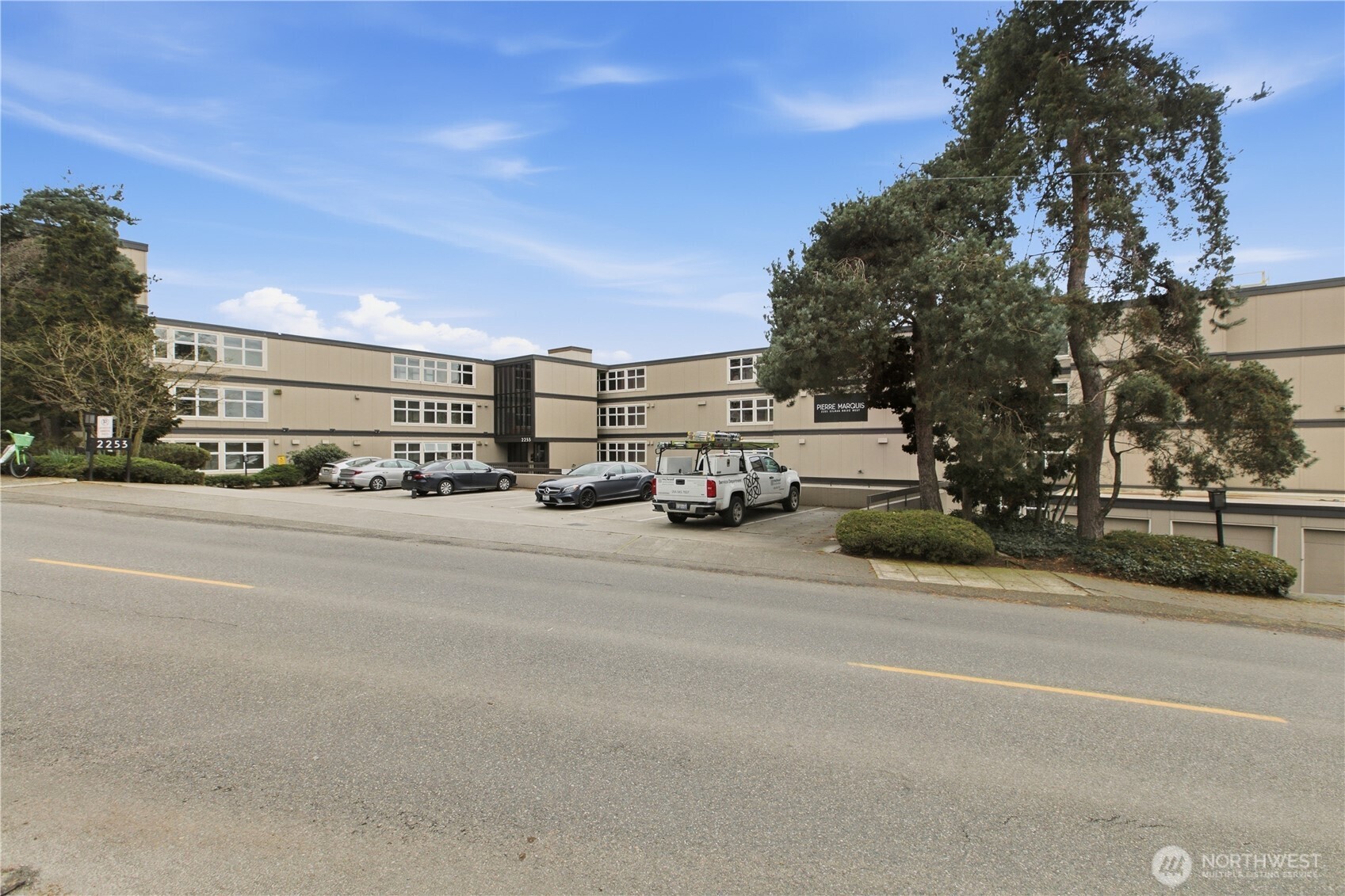 2253 Gilman Drive W Unit: 105