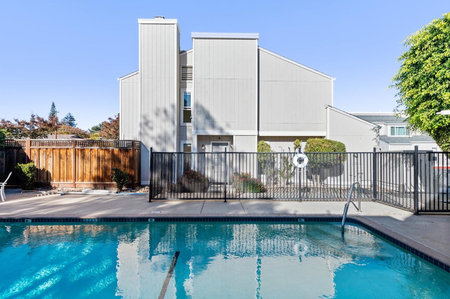 333 S Bernardo AVE