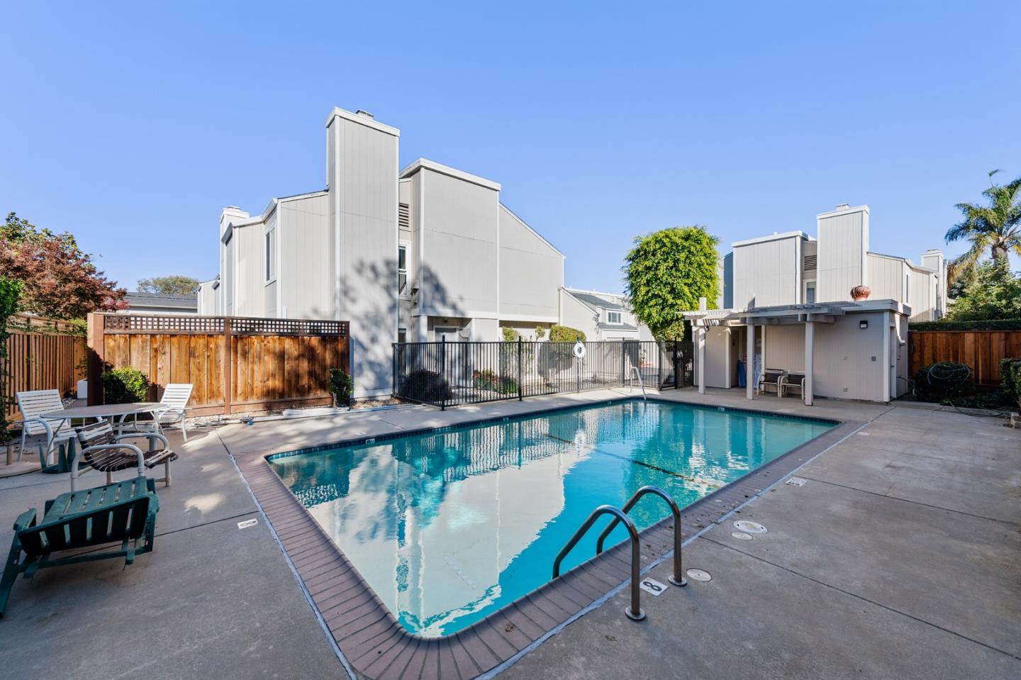 333 S Bernardo AVE