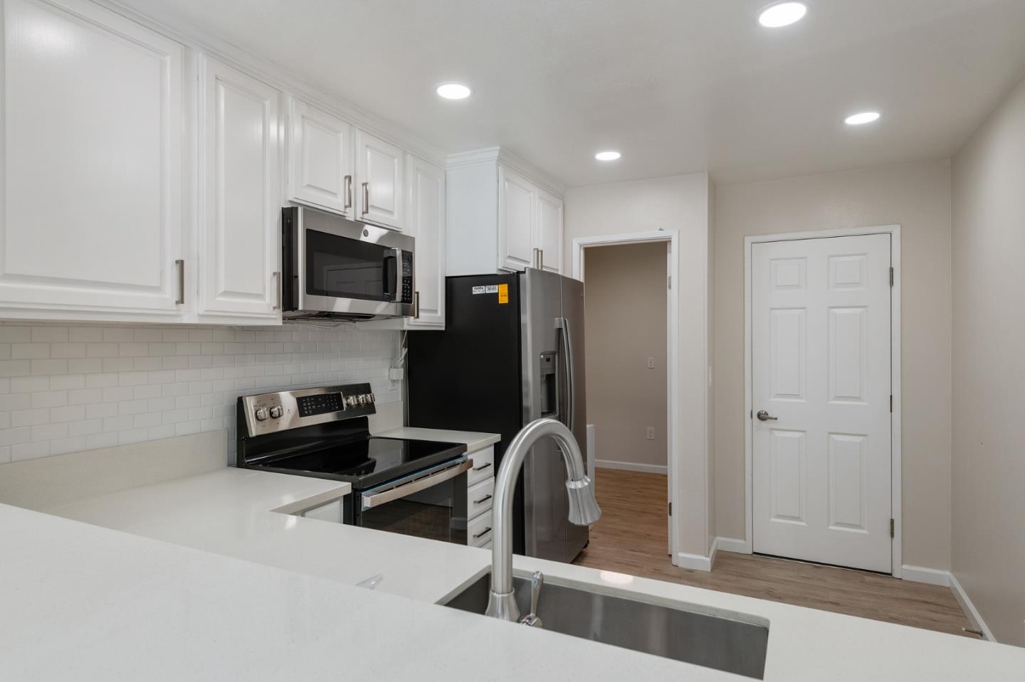 333 S Bernardo AVE