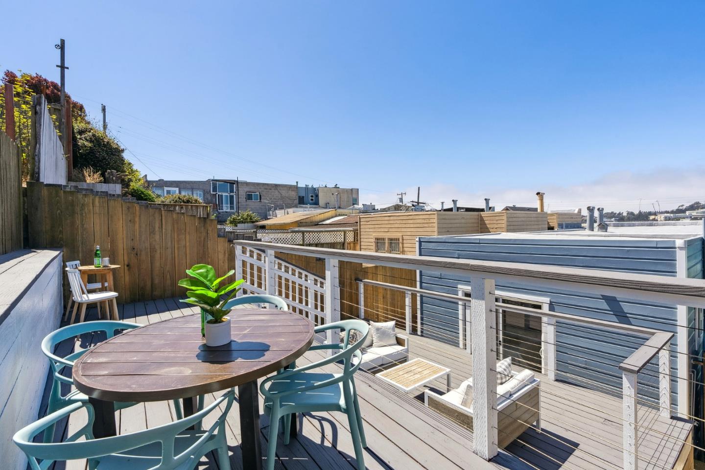 575 Paris Street