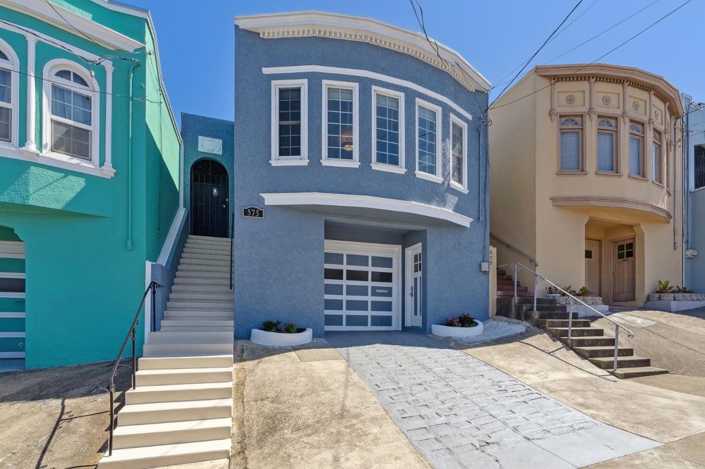 575 Paris Street