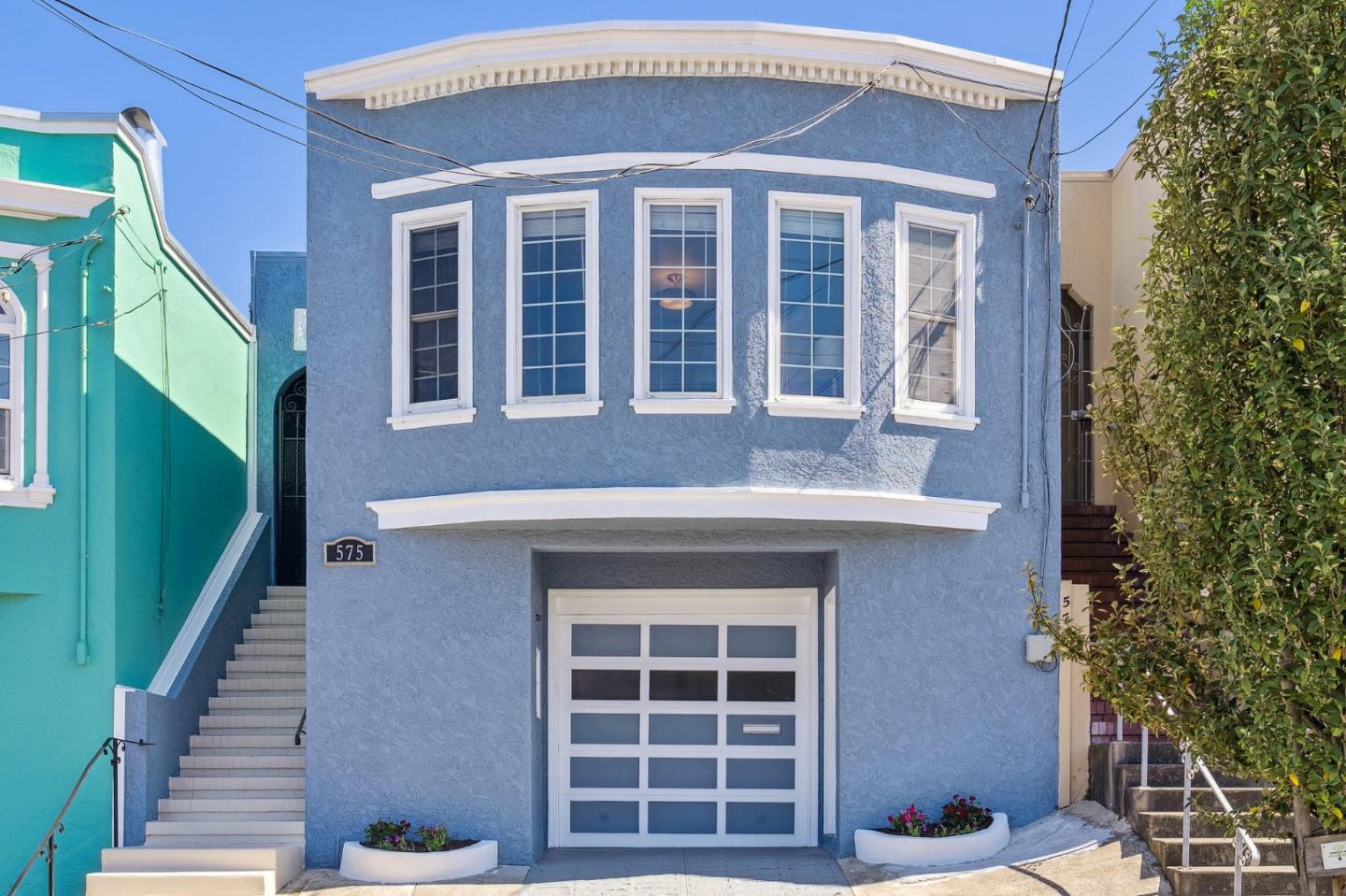 575 Paris Street