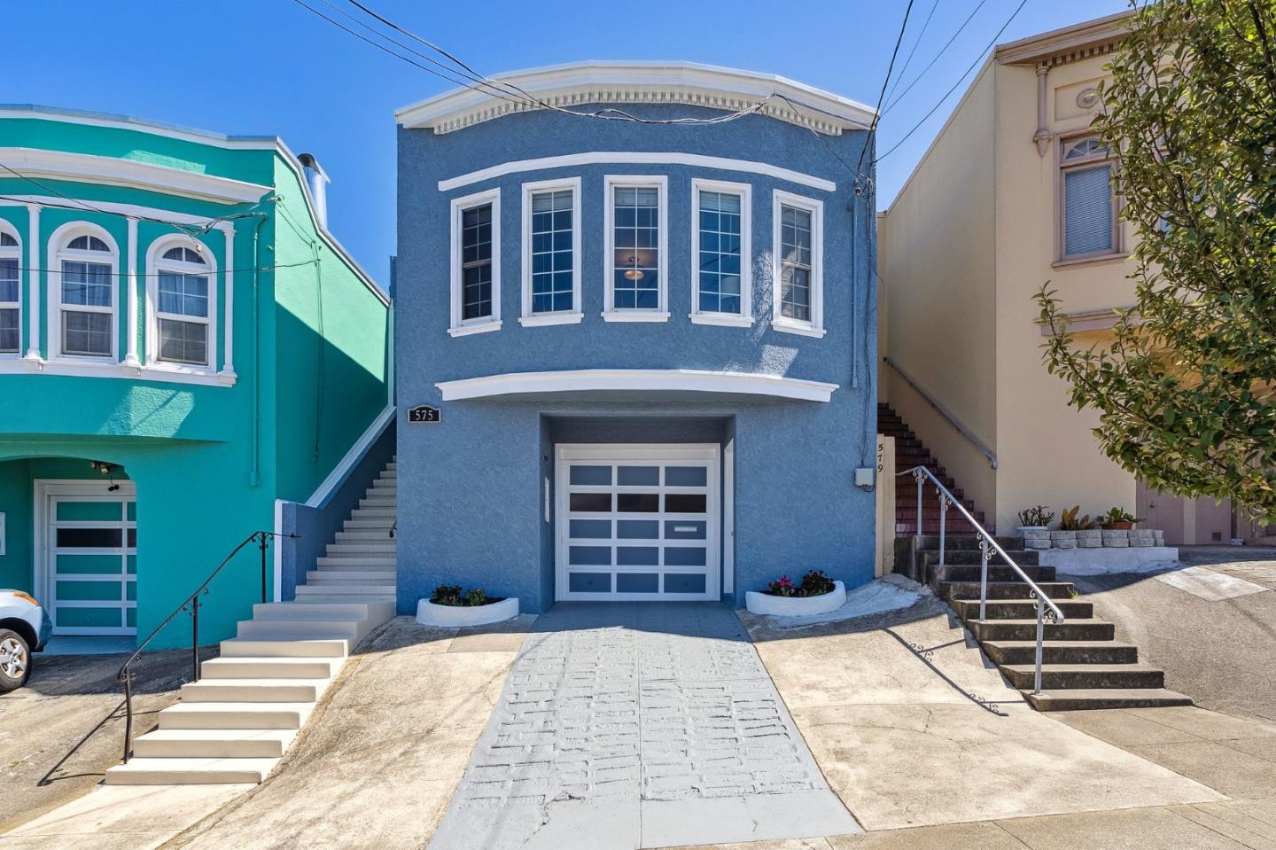 575 Paris Street
