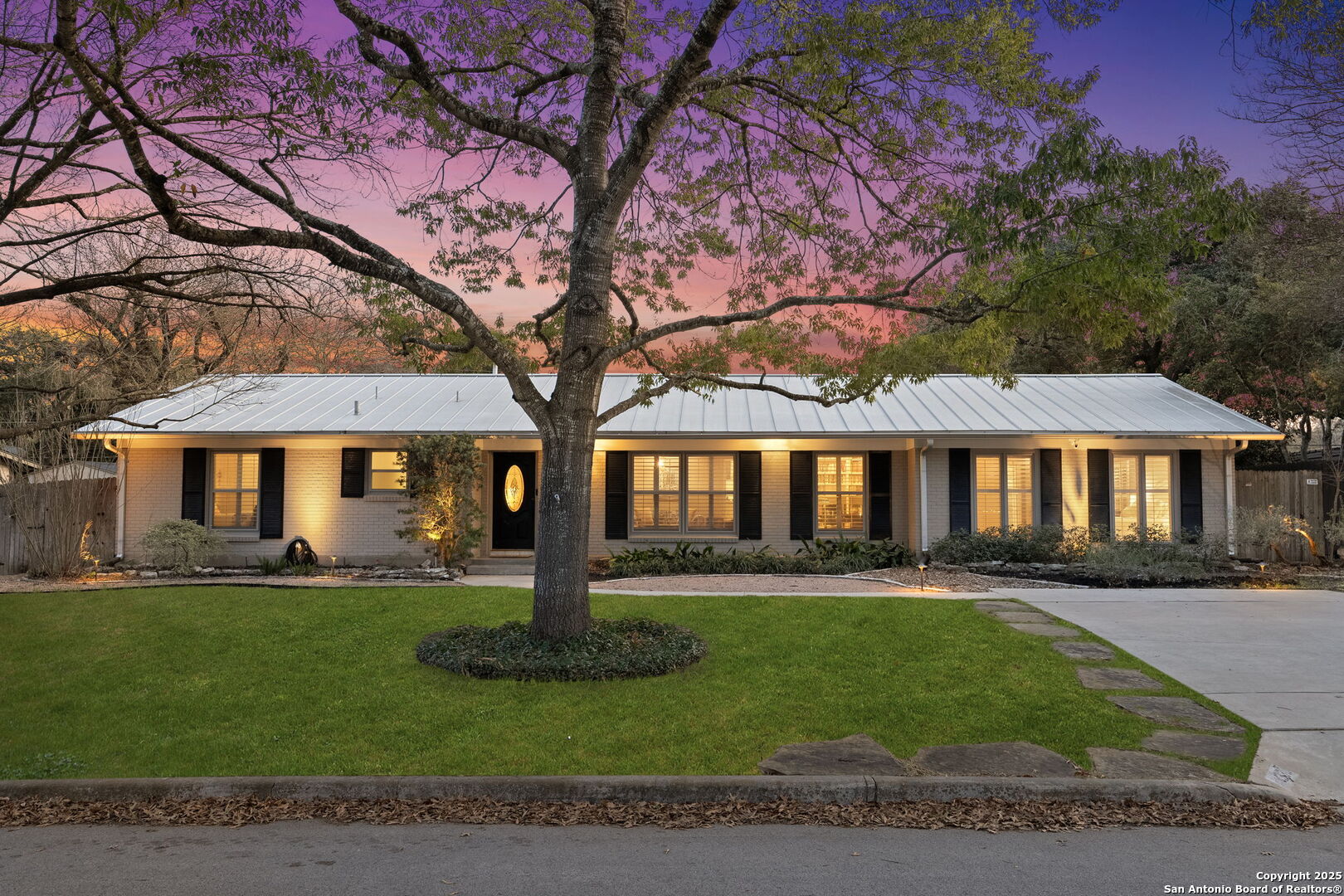 330 Laramie