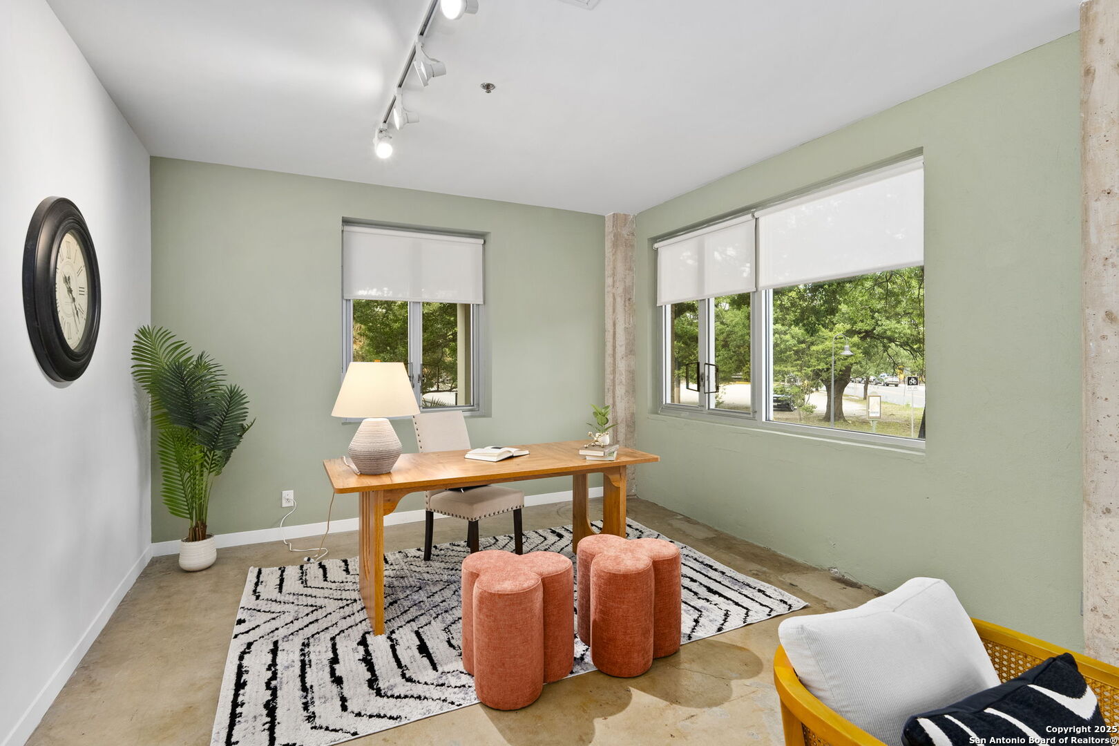 1115 S Alamo 2211