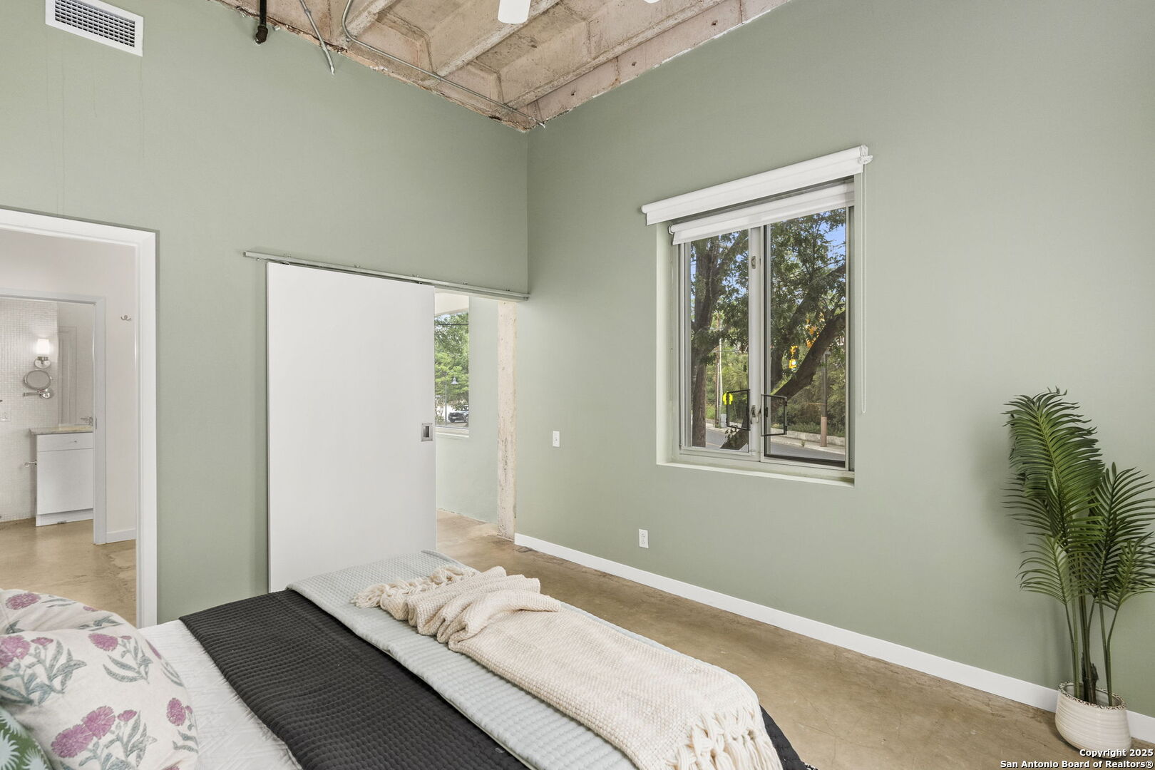 1115 S Alamo 2211