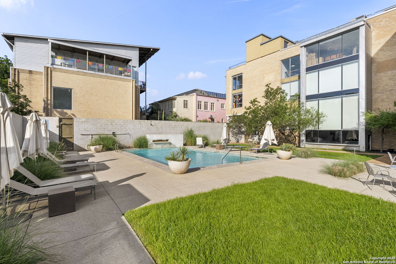 1115 S Alamo 2211