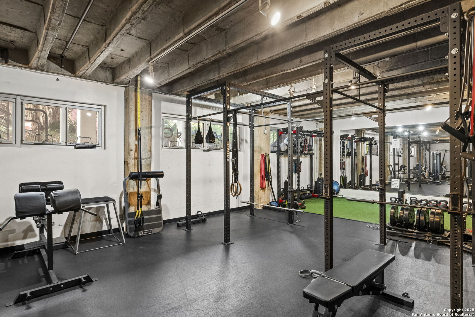 1115 S Alamo 2211