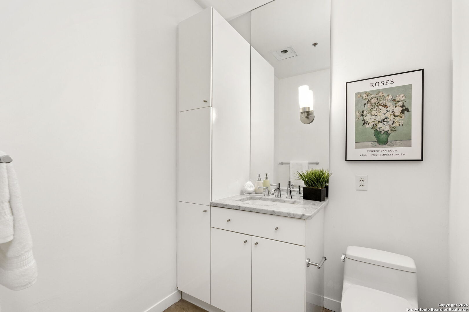 1115 S Alamo 2211