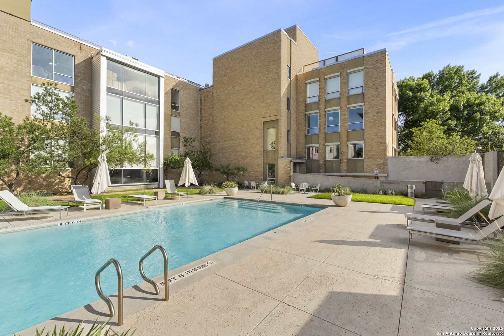 1115 S Alamo 2211