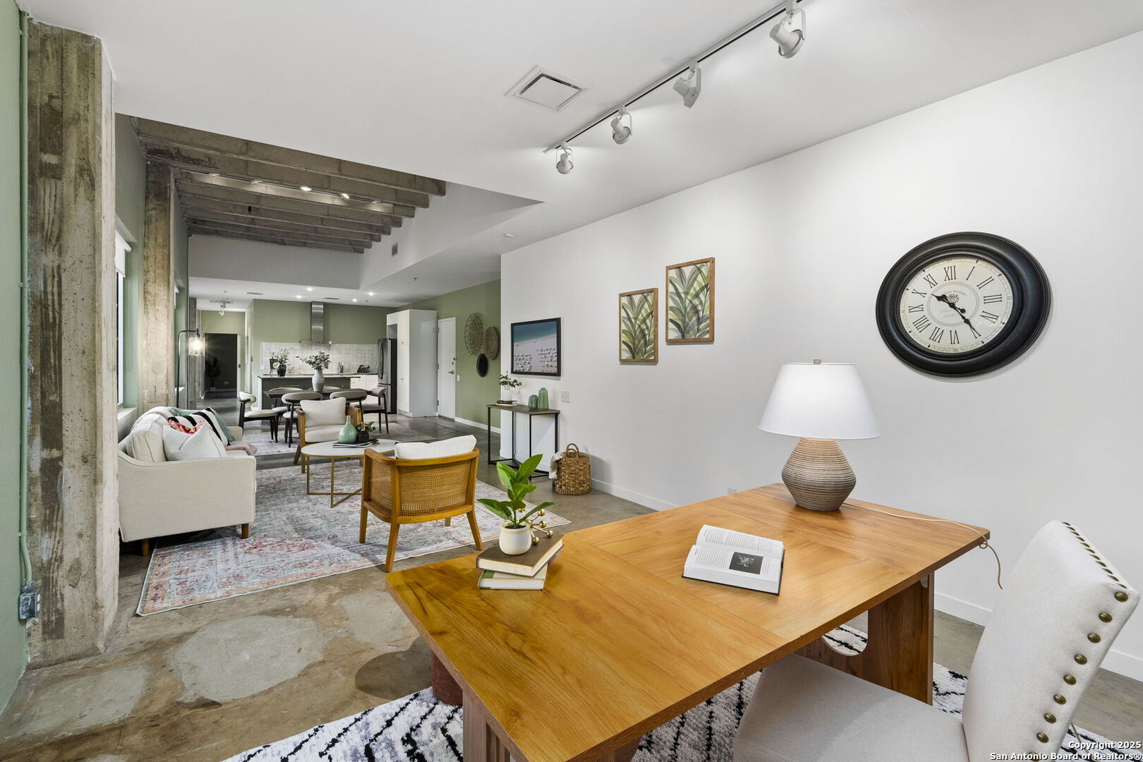 1115 S Alamo 2211