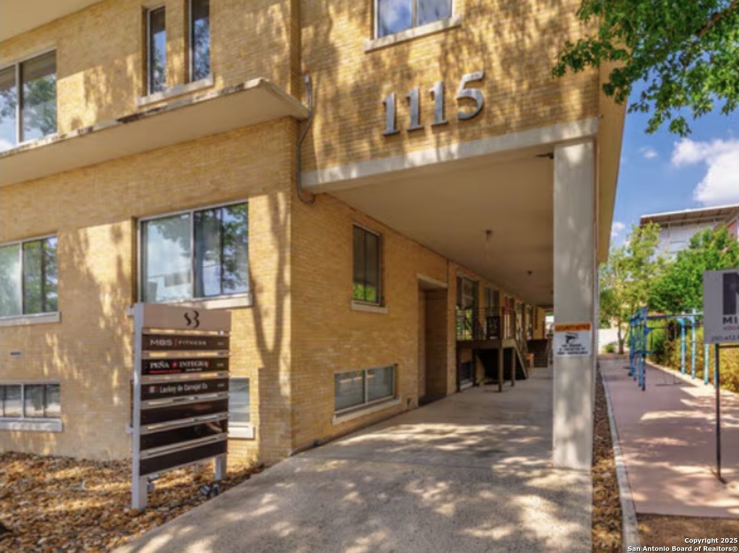 1115 S Alamo 2211