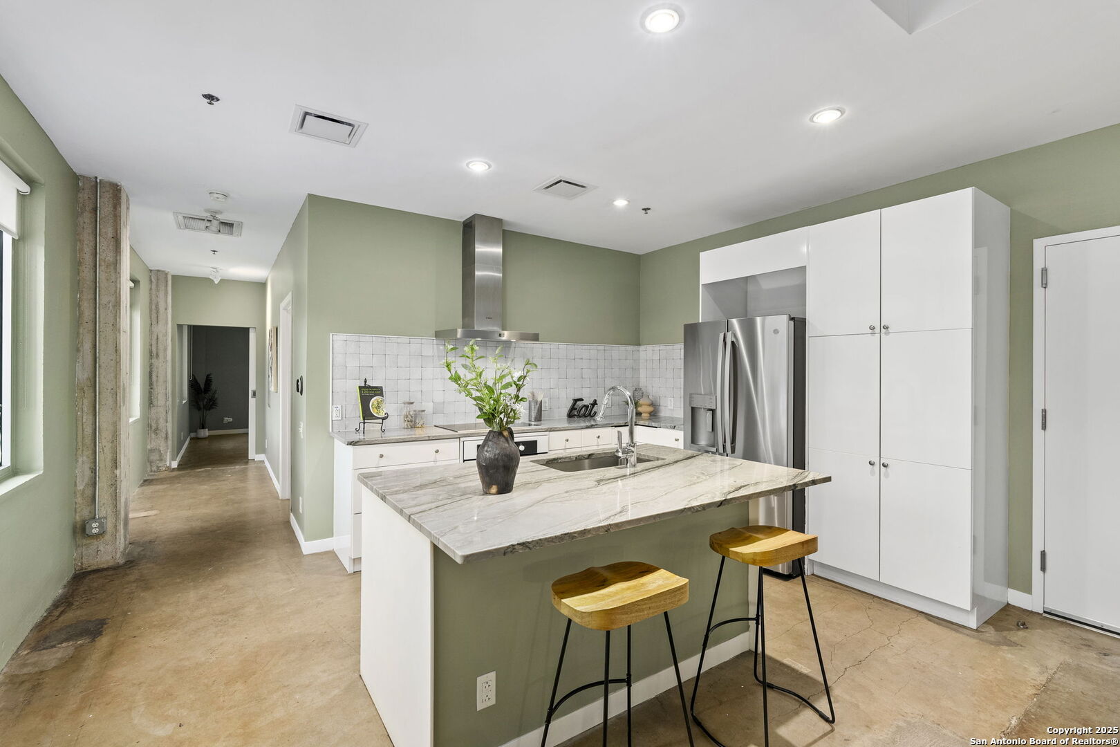 1115 S Alamo 2211
