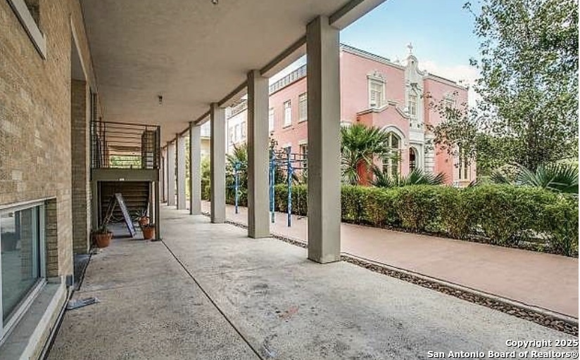 1115 S Alamo 2211