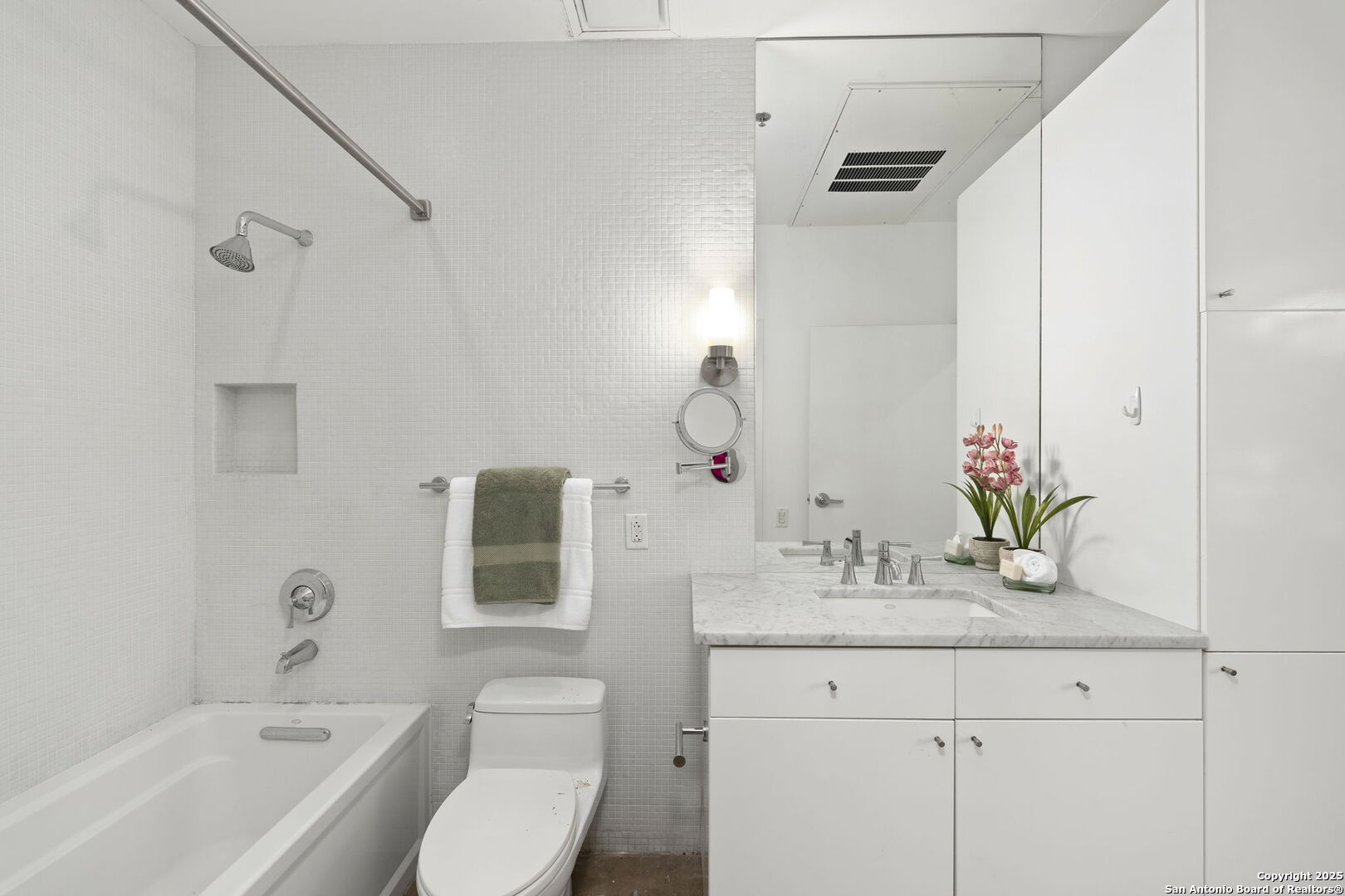 1115 S Alamo 2211
